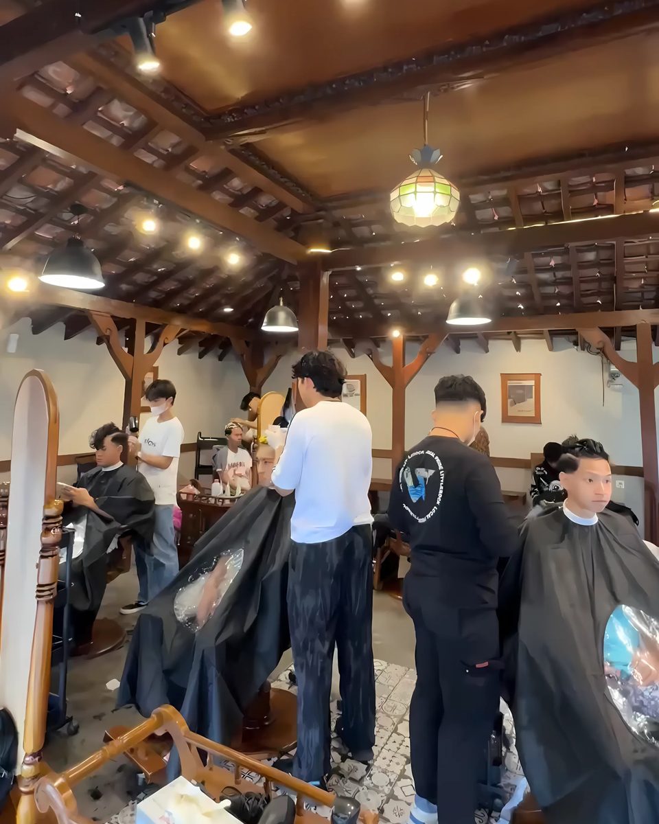 Keseharian tim Suma Barber 1